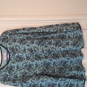 NWT womens scrub top